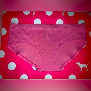 NWT VS PINK SIZE MEDIUM SEAMLESS HIPSTER. HOT PINK LOGO.